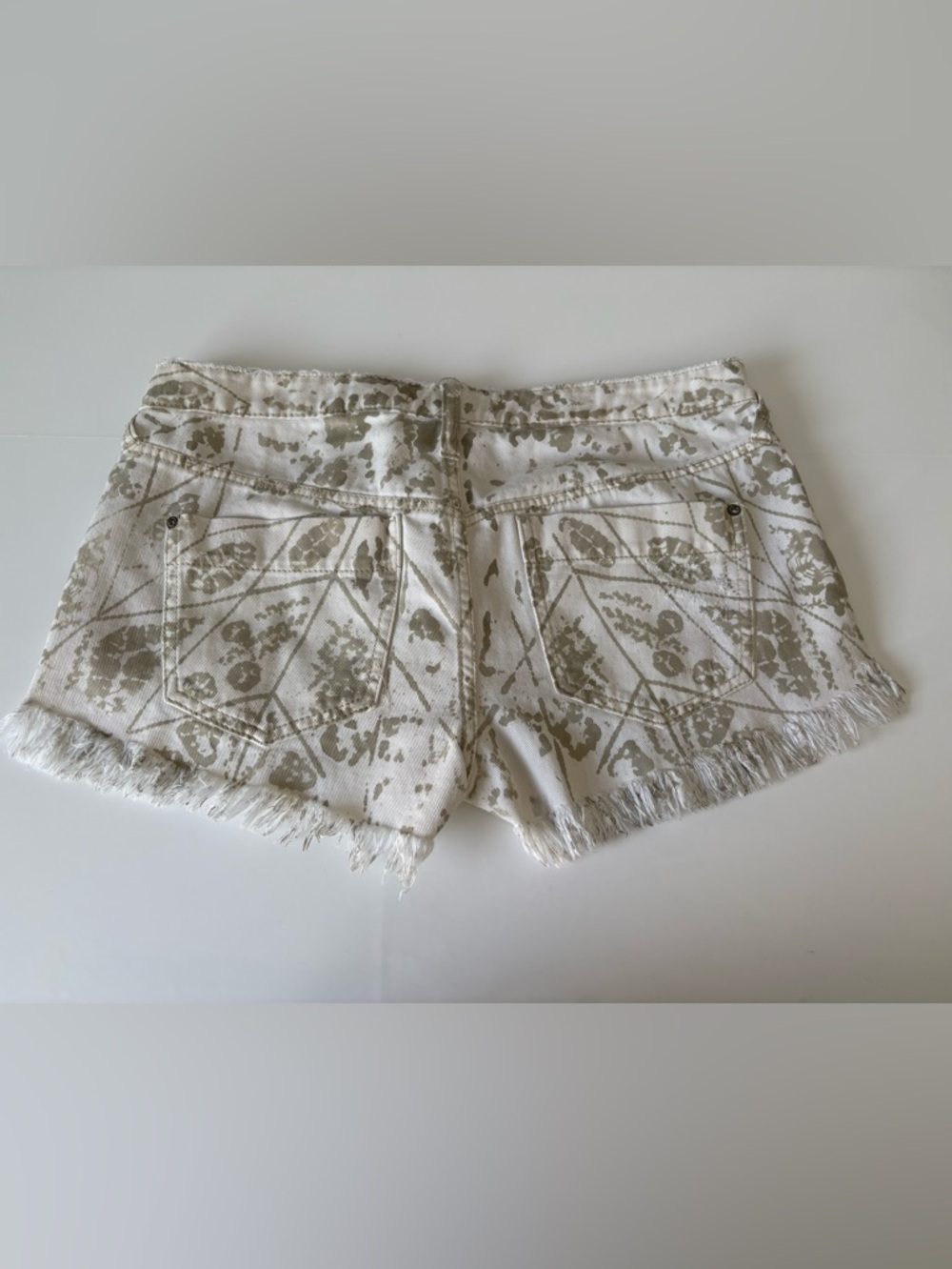 Free People Printed Frayed Denim Cutoff Shorts Size 28 - Picture 5 of 6